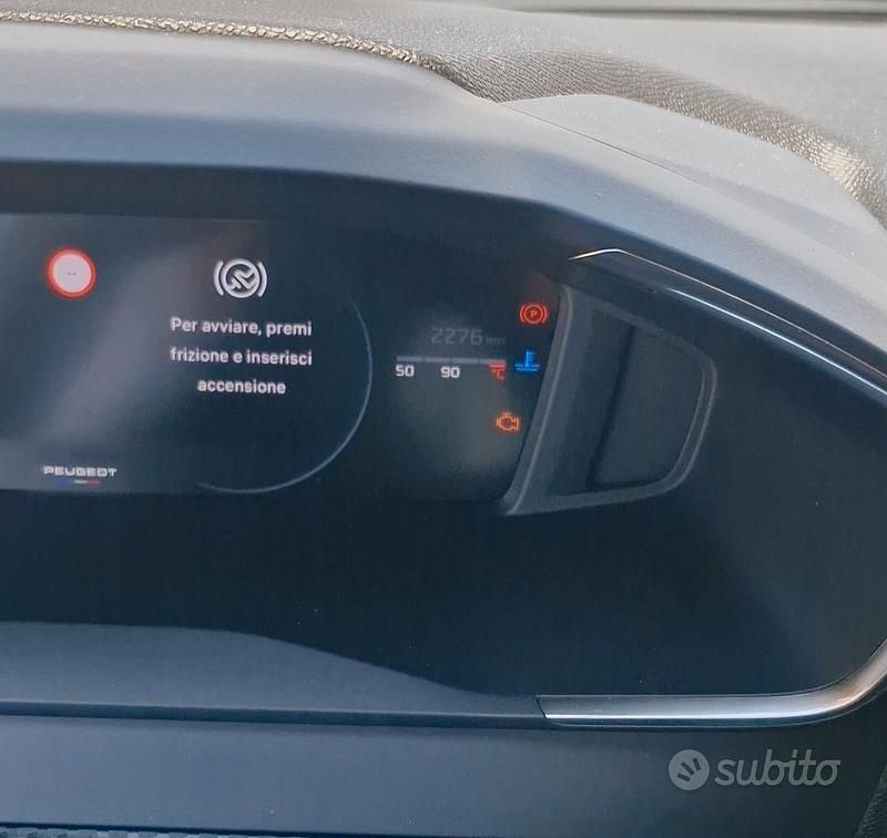 Usata Peugeot 208 Allure 101 CV (74 kW) 2025 Grigio Utilitaria