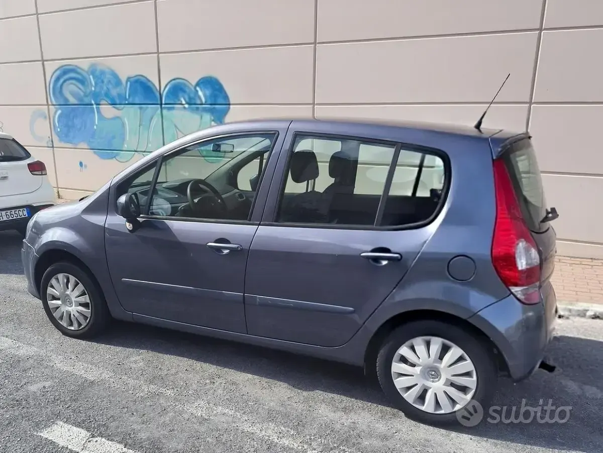 Usata Renault Modus 75 CV (55 kW) 2012 Grigio Monovolume