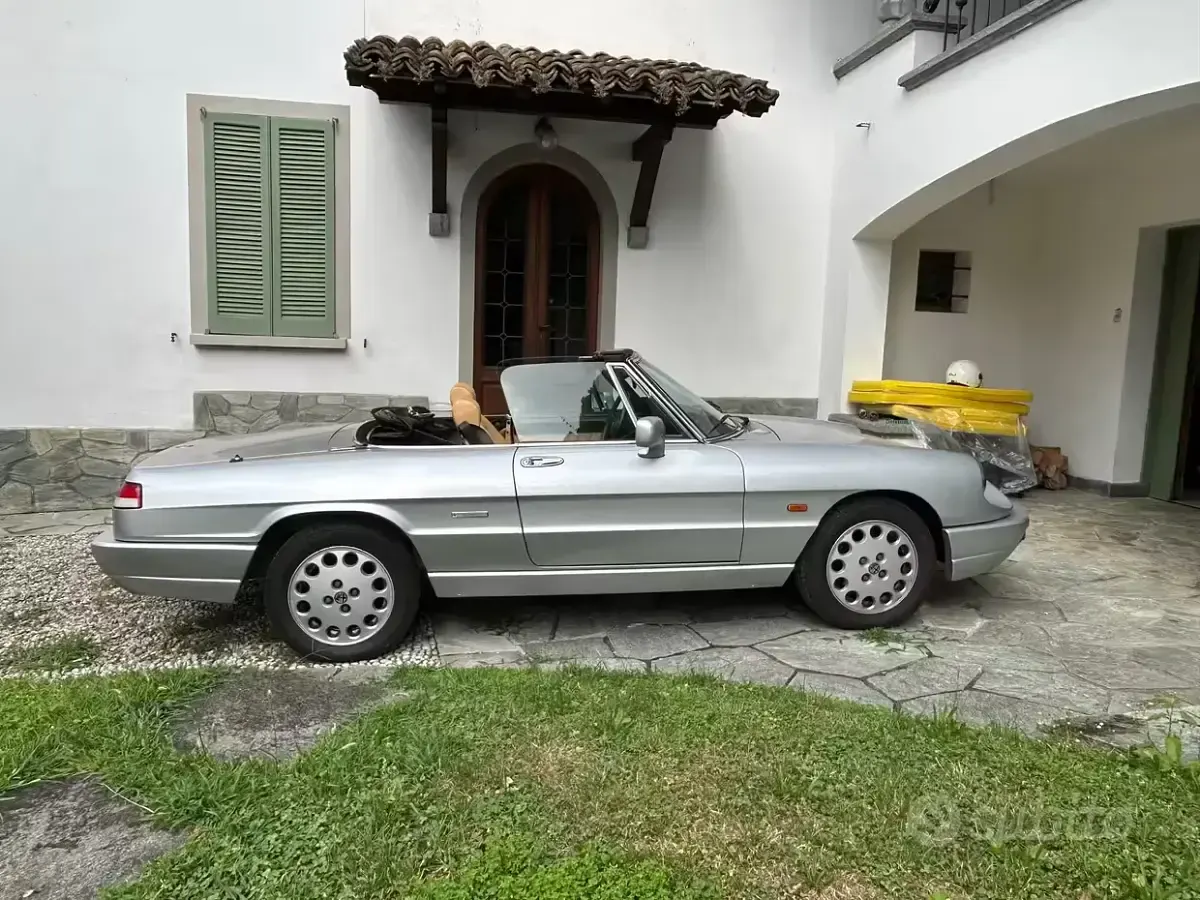 Usata Alfa Romeo Spider 120 CV (88 kW) 1992 Grigio Cabrio