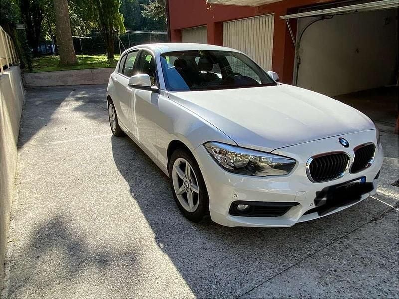 Usata BMW 118 Advantage 150 CV (110 kW) 2017 Bianco Utilitaria