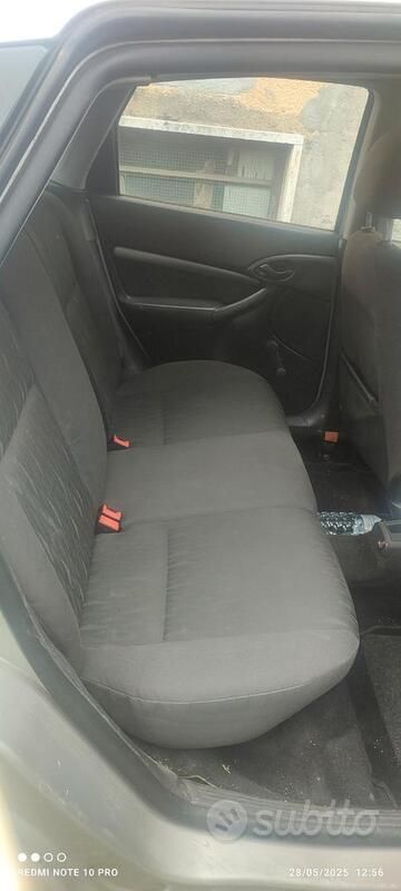 Usata Ford Focus 116 CV (85 kW) 2004 Grigio Berlina