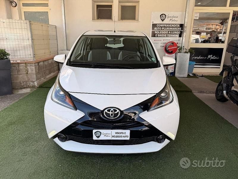 Usata Toyota Aygo X-play 69 CV (50 kW) 2015 Bianco Utilitaria