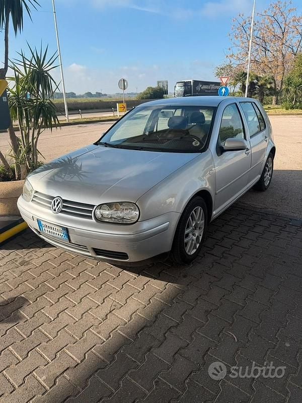 Usata VW Golf IV 101 CV (74 kW) 2004 Grigio Utilitaria