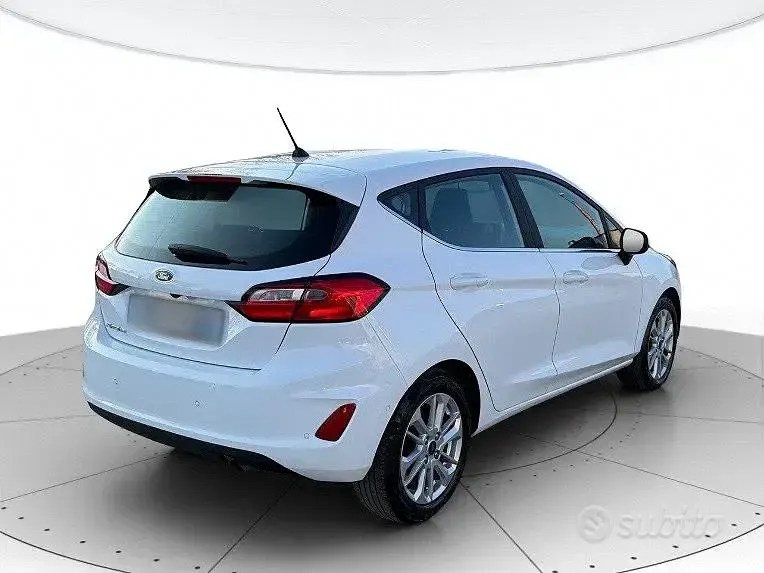 Usata Ford Fiesta Titanium 75 CV (55 kW) 2023 Bianco Utilitaria
