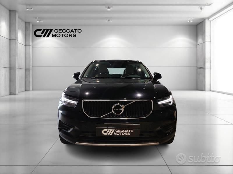 Usata Volvo XC40 Momentum 163 CV (119 kW) 2020 Nero SUV