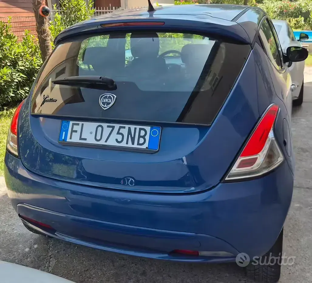 Usata Lancia Ypsilon 69 CV (50 kW) 2017 Bluazzurro Utilitaria