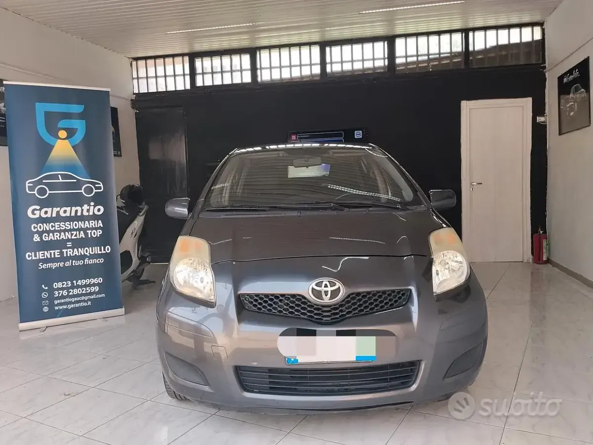 Usata Toyota Yaris 69 CV (50 kW) 2009 Grigio Utilitaria