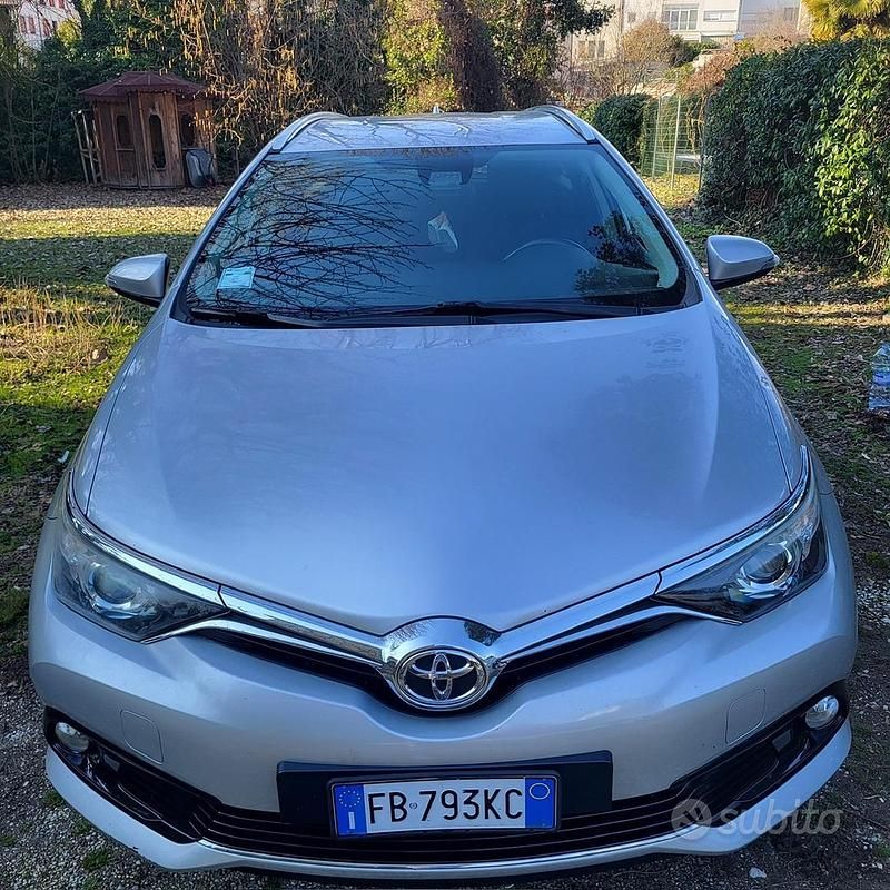 Usata Toyota Auris 112 CV (82 kW) 2015 Grigio Station wagon