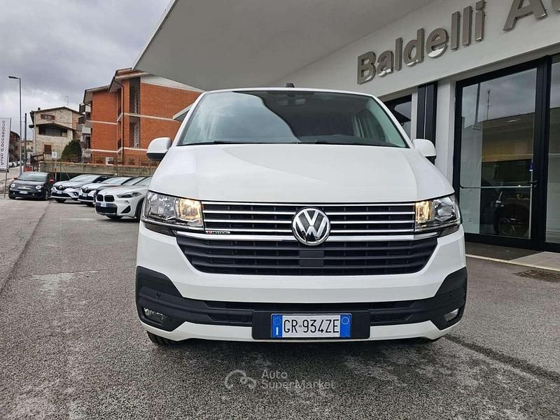 Usata VW Caravelle 204 CV (150 kW) 2024 Bianco pastello Furgone