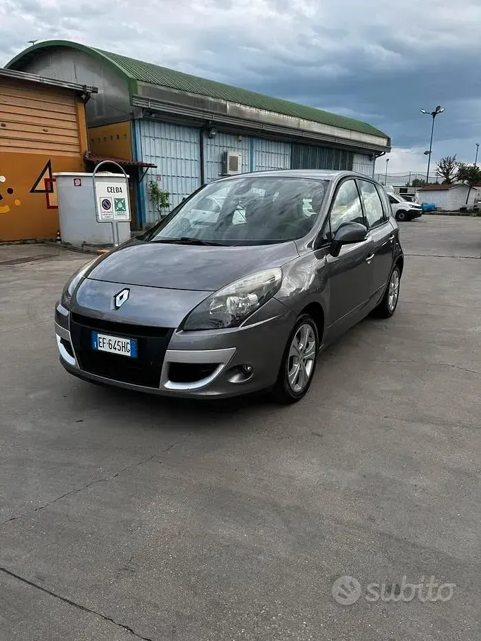 Usata Renault Scenic E-Tech 110 CV (80 kW) 2011 Grigio Monovolume