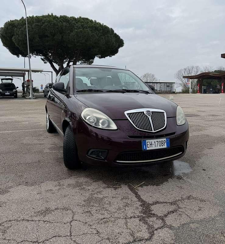 Usata Lancia Ypsilon 75 CV (55 kW) 2011 Lilla Utilitaria