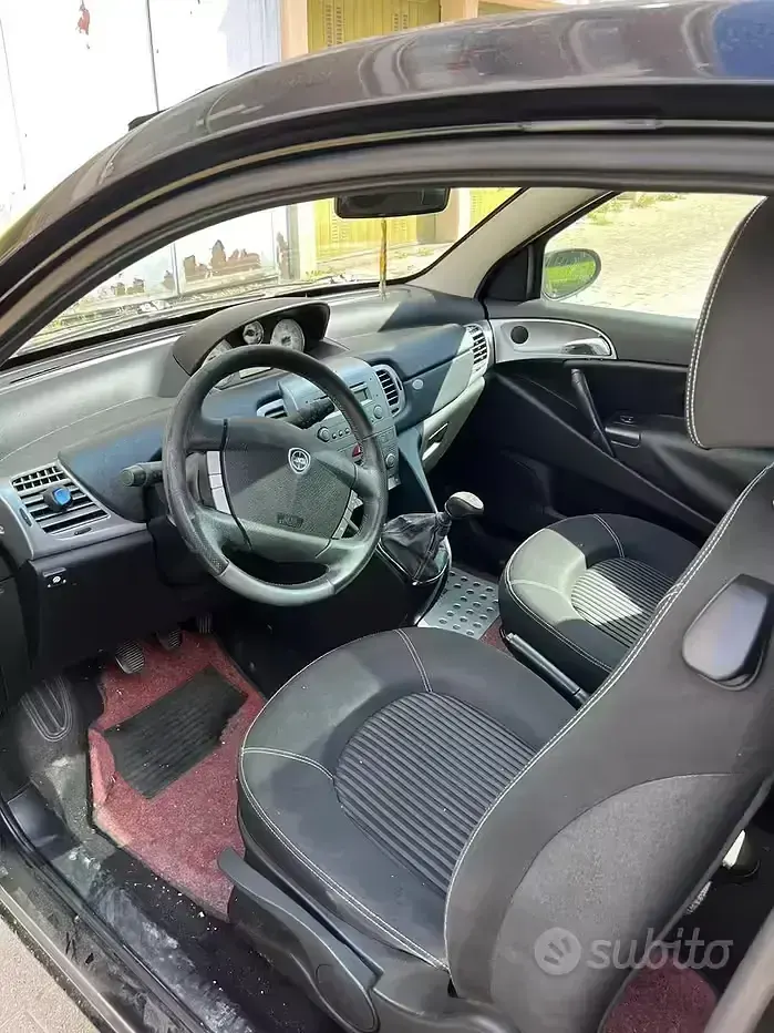 Gebraucht Lancia Ypsilon 95 PS (69 kW) 2009 Schwarz Kleinwagen