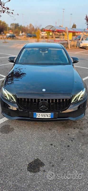 Usata Mercedes E350 258 CV (189 kW) 2018 Nero Berlina