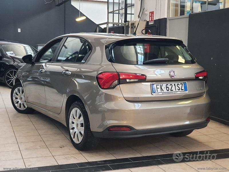 Usata Fiat Tipo Easy 120 CV (88 kW) 2017 Oro Berlina