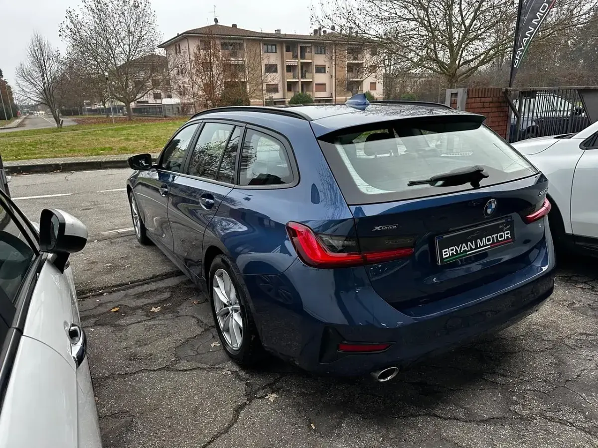 Usata BMW 320 Luxury Line 190 CV (139 kW) 2021 Blu Station wagon