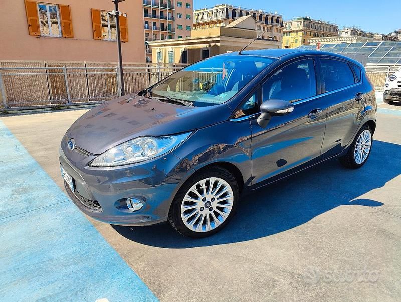 Usata Ford Fiesta Titanium 95 CV (69 kW) 2011 Blu Utilitaria