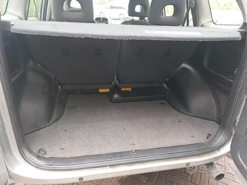 Usata Toyota RAV4 115 CV (84 kW) 2005 Grigio SUV