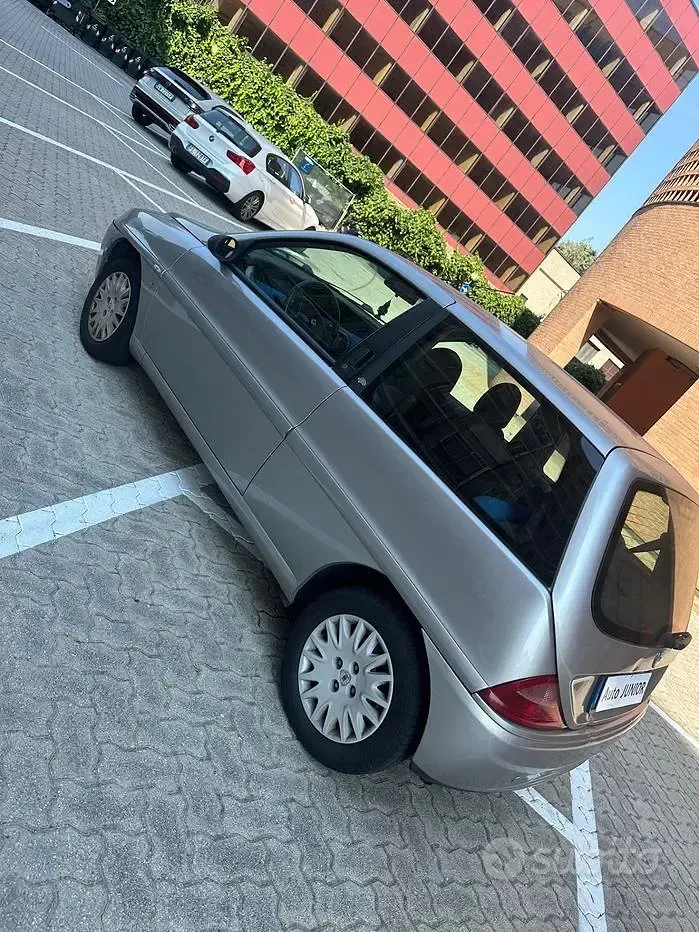 Usata Lancia Ypsilon 60 CV (44 kW) 2002 Grigio Utilitaria