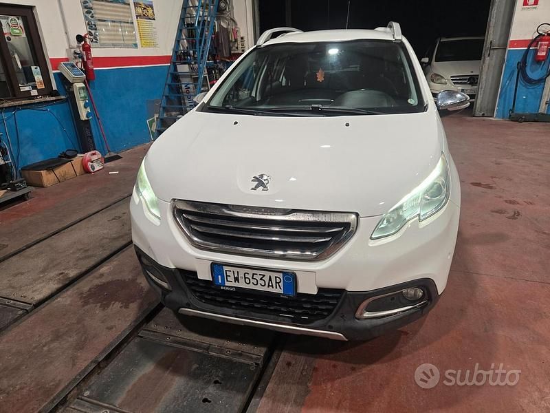 Bianco Usata 2014 Peugeot 2008 Access SUV | 7180 € - Immagine 1/4