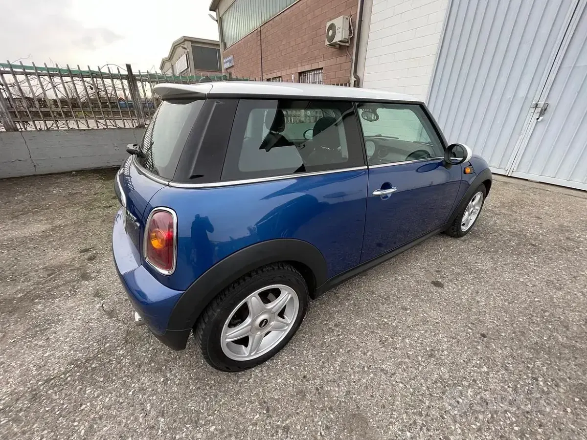 Usata Mini Cooper D Salt 109 CV (80 kW) 2007 Blu Utilitaria
