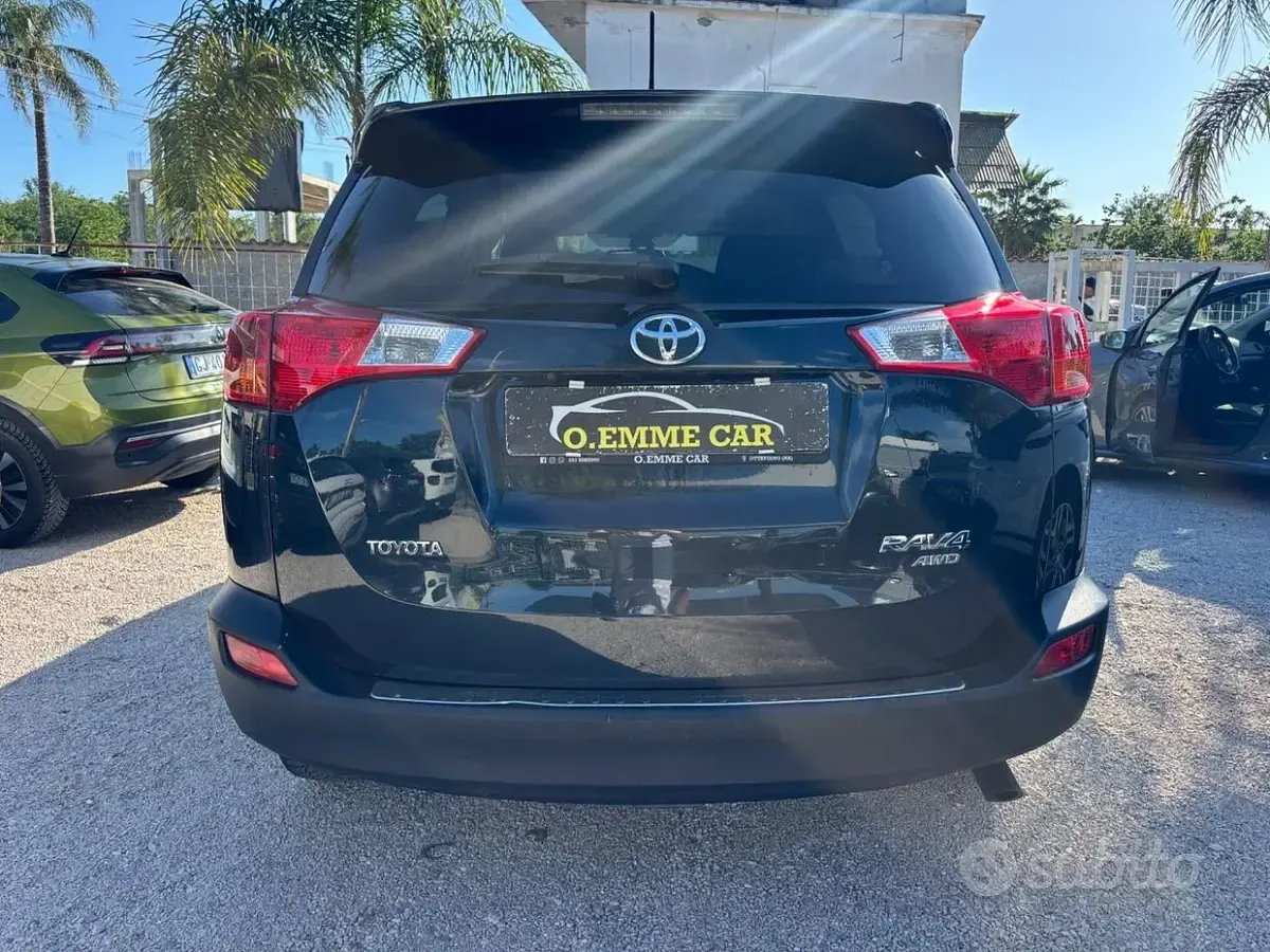 Usata Toyota RAV4 124 CV (91 kW) 2015 Nero SUV