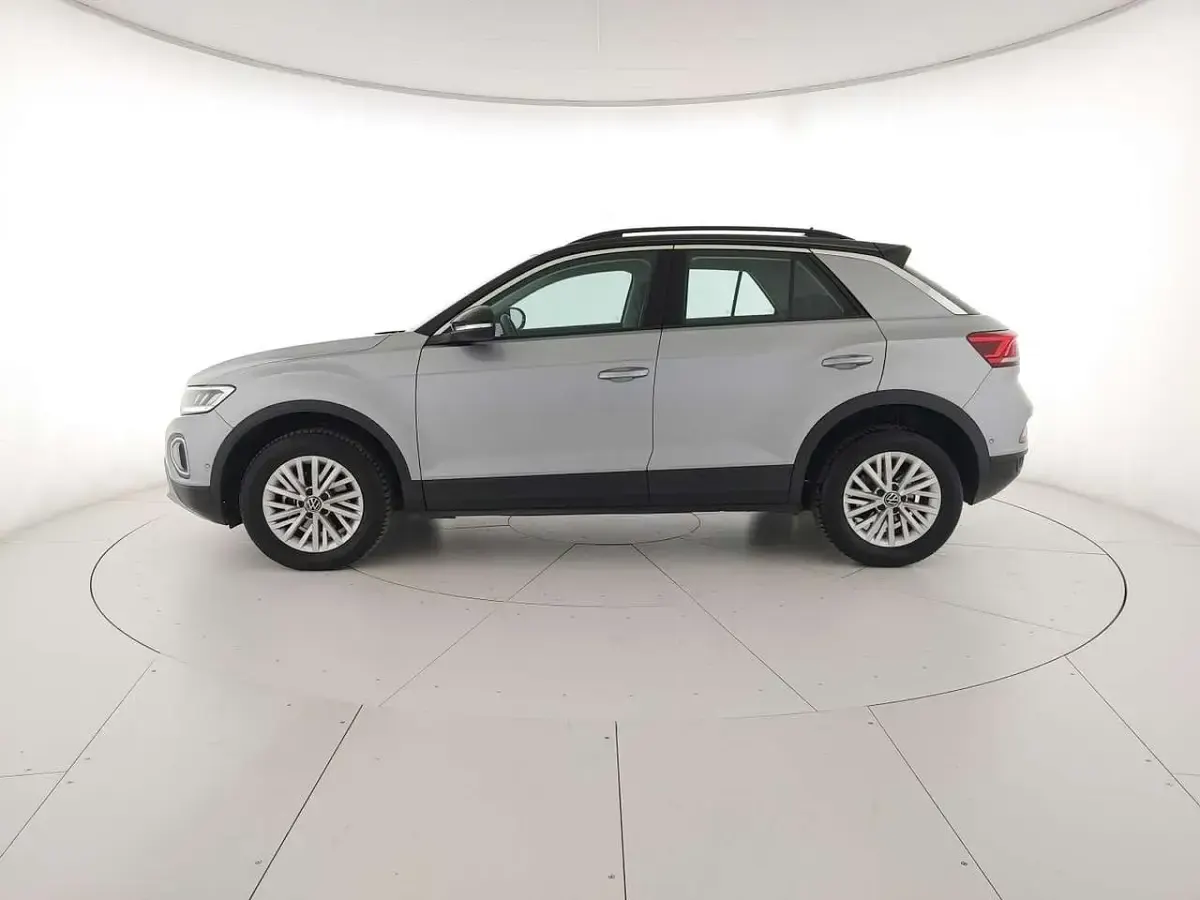Usata VW T-Roc Life 116 CV (85 kW) 2025 Pyrit silver metallizzato nero SUV