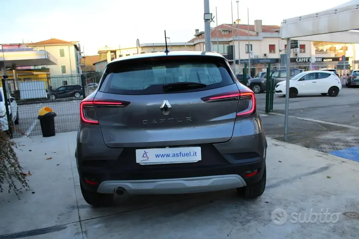 Usata Renault Captur Zen 91 CV (66 kW) 2021 Grigio SUV