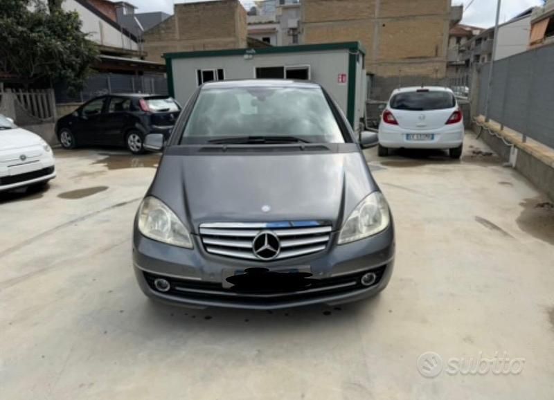 Usata Mercedes A180 Avantgarde 109 CV (80 kW) 2010 Grigio Berlina