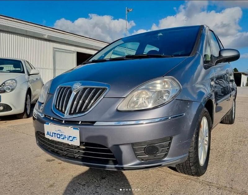 Usata Lancia Musa 90 CV (66 kW) 2009 Grigio Monovolume