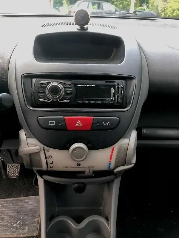 Usata Toyota Aygo Sol 68 CV (50 kW) 2006 Argento Utilitaria