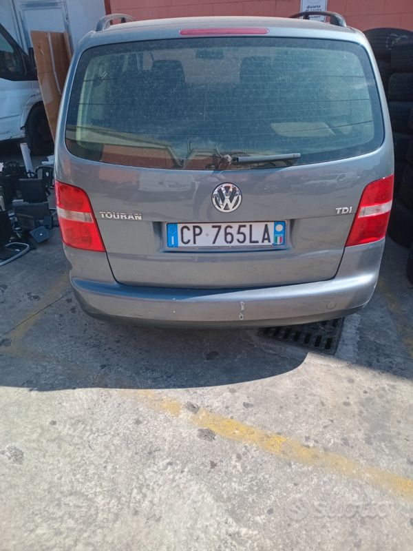 Usata VW Touran 2004 Grigio Monovolume