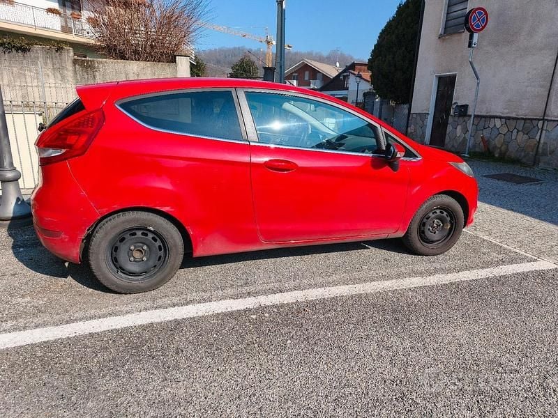 Usata Ford Fiesta 2009 Rosso Utilitaria