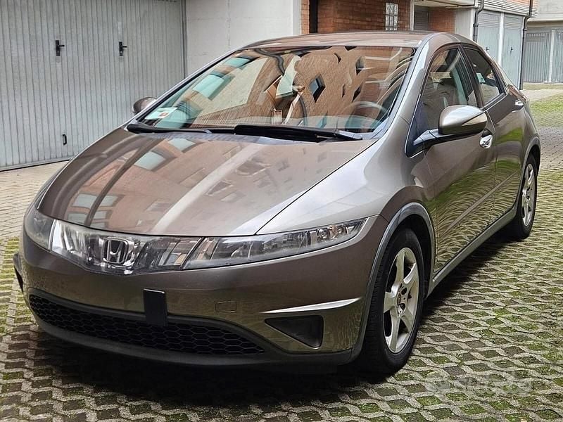 Usata Honda Civic EX-L 140 CV (102 kW) 2009 Beige Berlina