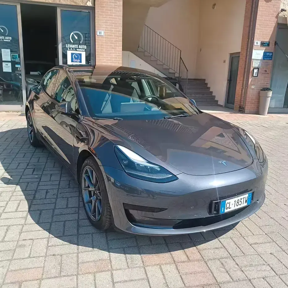 Usata Tesla Model 3 152 kW (208 CV) 2022 Grigio Berlina