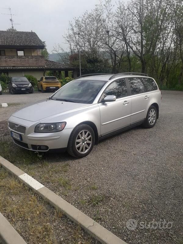 Grigio Usata 2006 Volvo V50 Momentum Station wagon | 4200 € (Buon prezzo) - Immagine 1/4