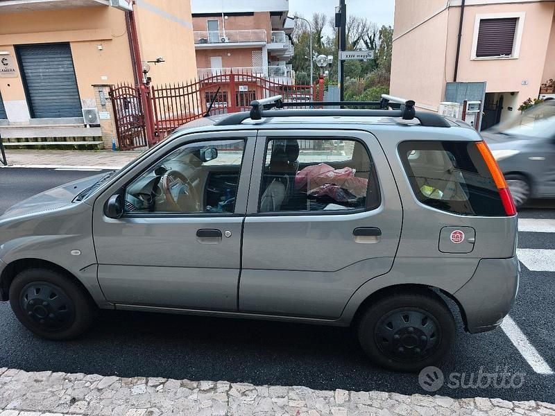 Usata Subaru Justy 94 CV (69 kW) 2005 Grigio Utilitaria