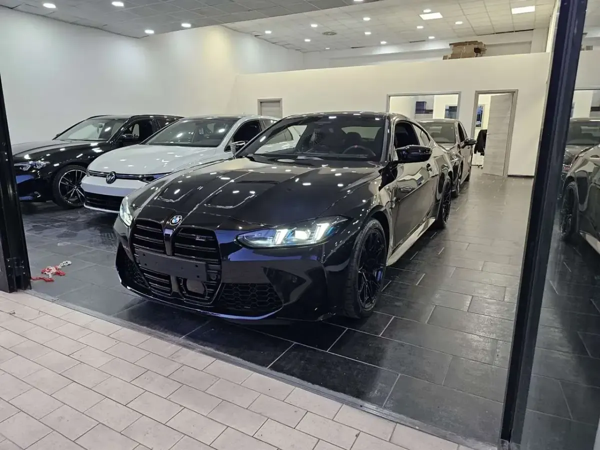 Usata BMW M4 Comfort Edition 530 CV (389 kW) 2026 Saphire black Coupé