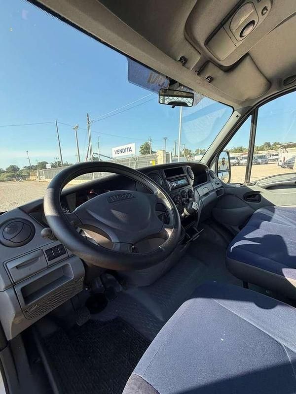 Usata Iveco 35.12 116 CV (85 kW) 2007 Bianco Furgone