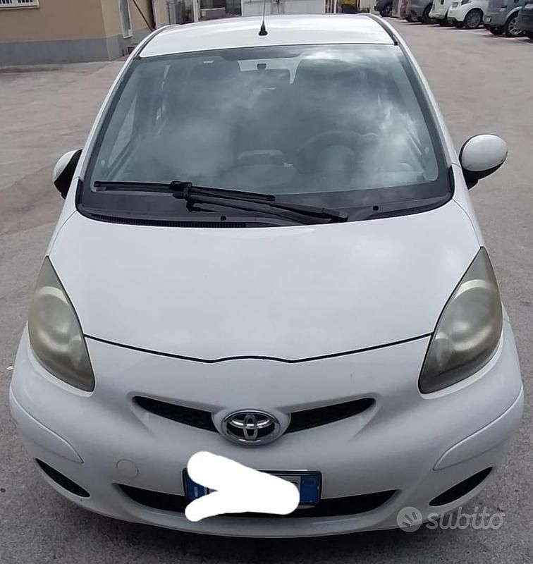 Usata Toyota Aygo 68 CV (50 kW) 2012 Bianco Utilitaria