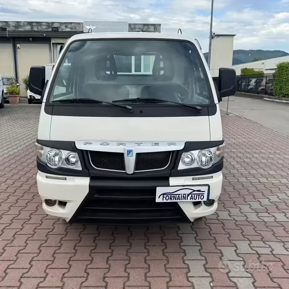 Begagnad Piaggio Porter 83 HK (61 kW) 2020 Vit Halvkombi