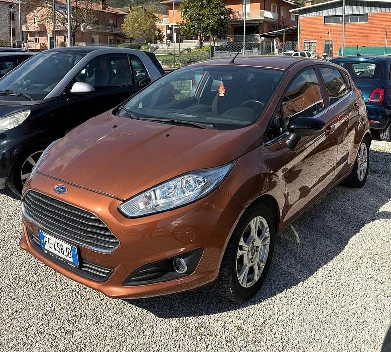 Usata Ford Fiesta 75 CV (55 kW) 2016 Marrone Utilitaria
