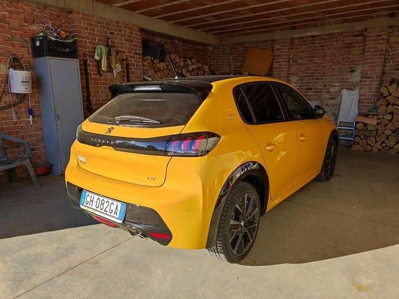 Usata Peugeot 208 GT 101 CV (74 kW) 2022 Oro Utilitaria