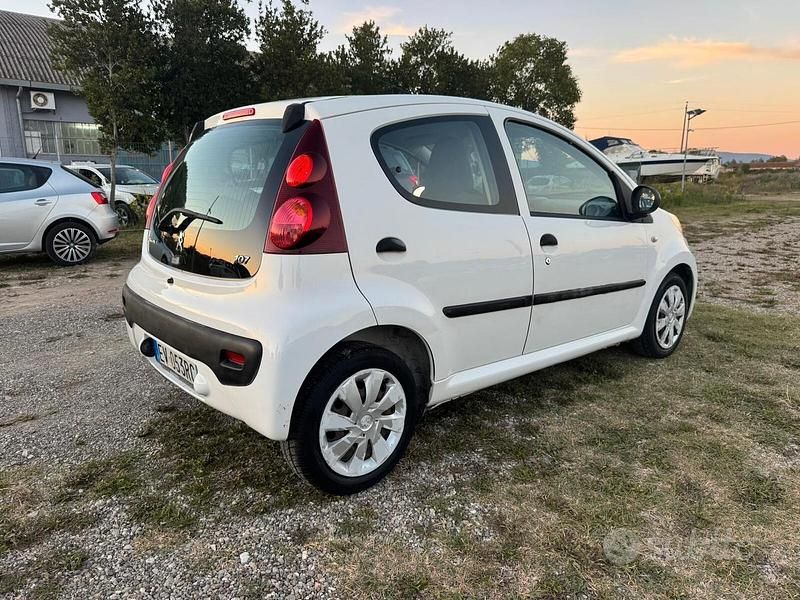 Usata Peugeot 107 68 CV (50 kW) 2013 Bianco Utilitaria