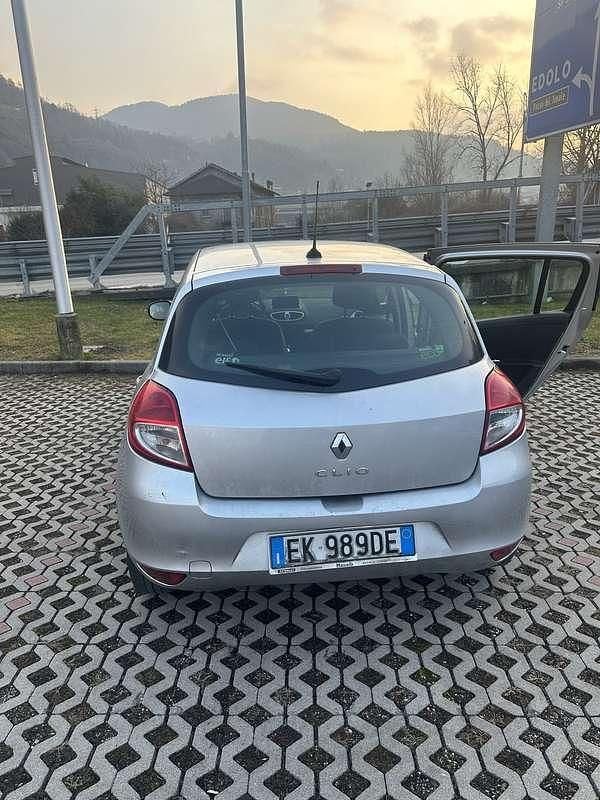 Usata Renault Clio II 75 CV (55 kW) 2011 Berlina
