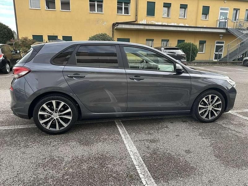 Usata Hyundai i30 110 CV (80 kW) 2017 Grigio Berlina
