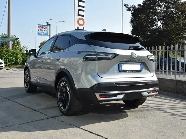 Usata Nissan Qashqai N-Connecta 140 CV (102 kW) 2025 Newport grey metallizzato SUV