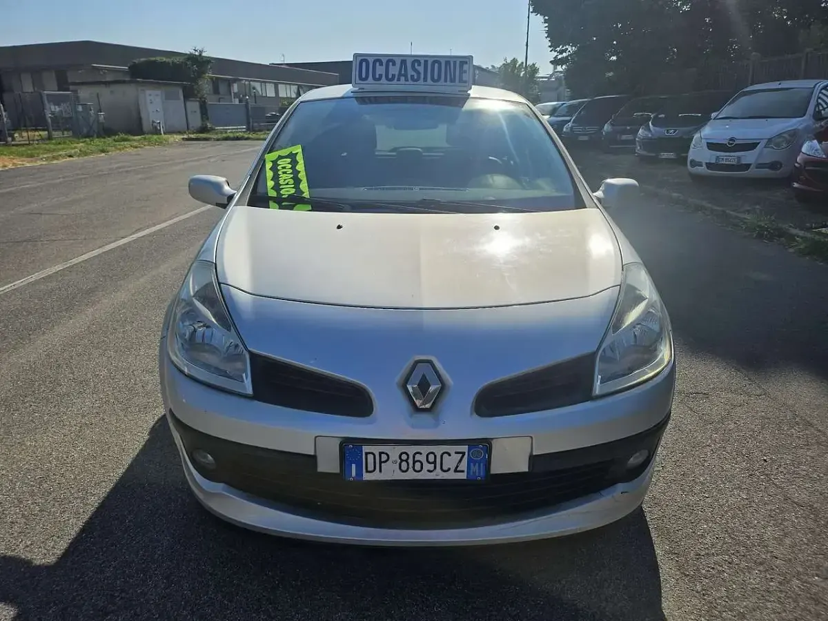 Usata Renault Clio II LE 75 CV (55 kW) 2008 Other Berlina