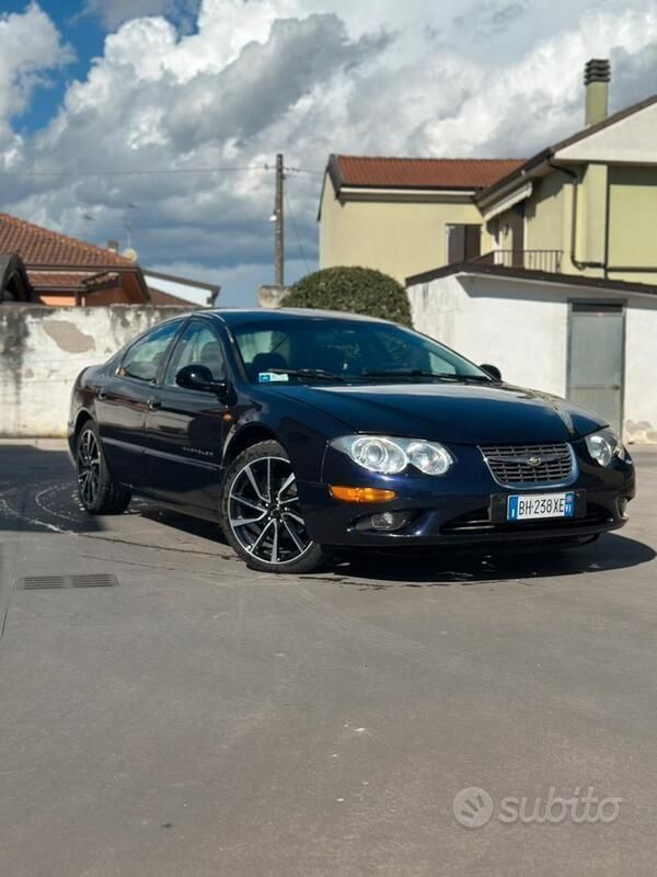 Blu Usata 2000 Chrysler 300M Tre volumi | 4990 € - Immagine 1/4
