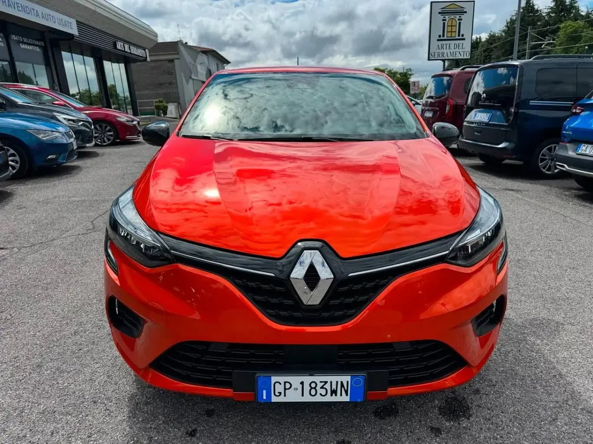 Usata Renault Clio V Equilibre 143 CV (105 kW) 2023 Arancione Berlina