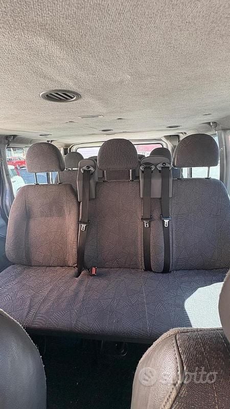 Usado Ford Transit 125 CV (91 kW) 2002 Gris Monovolumen